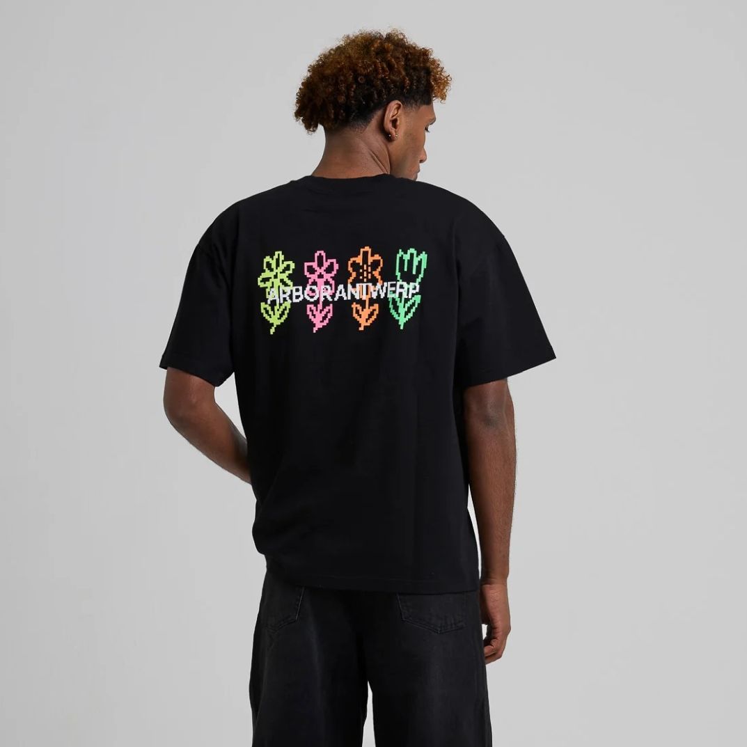 Arbor Antwerp Pixel Flower T-shirt Zwart