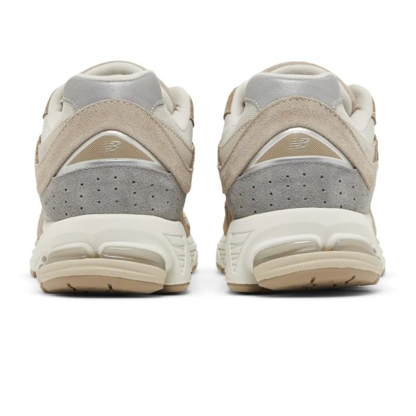 New Balance 2002R Sneaker Bruin