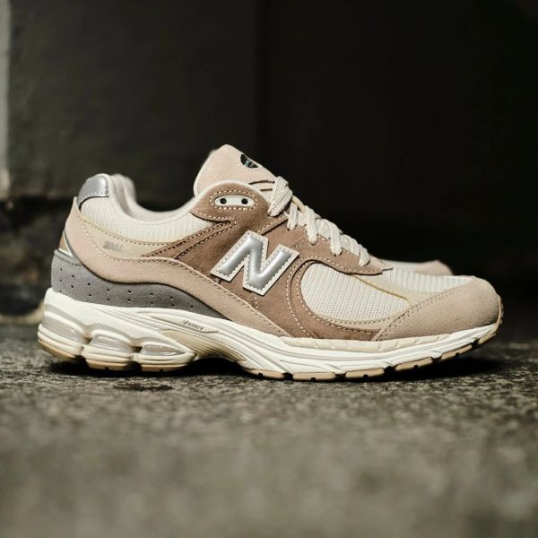 New Balance 2002R Sneaker Bruin