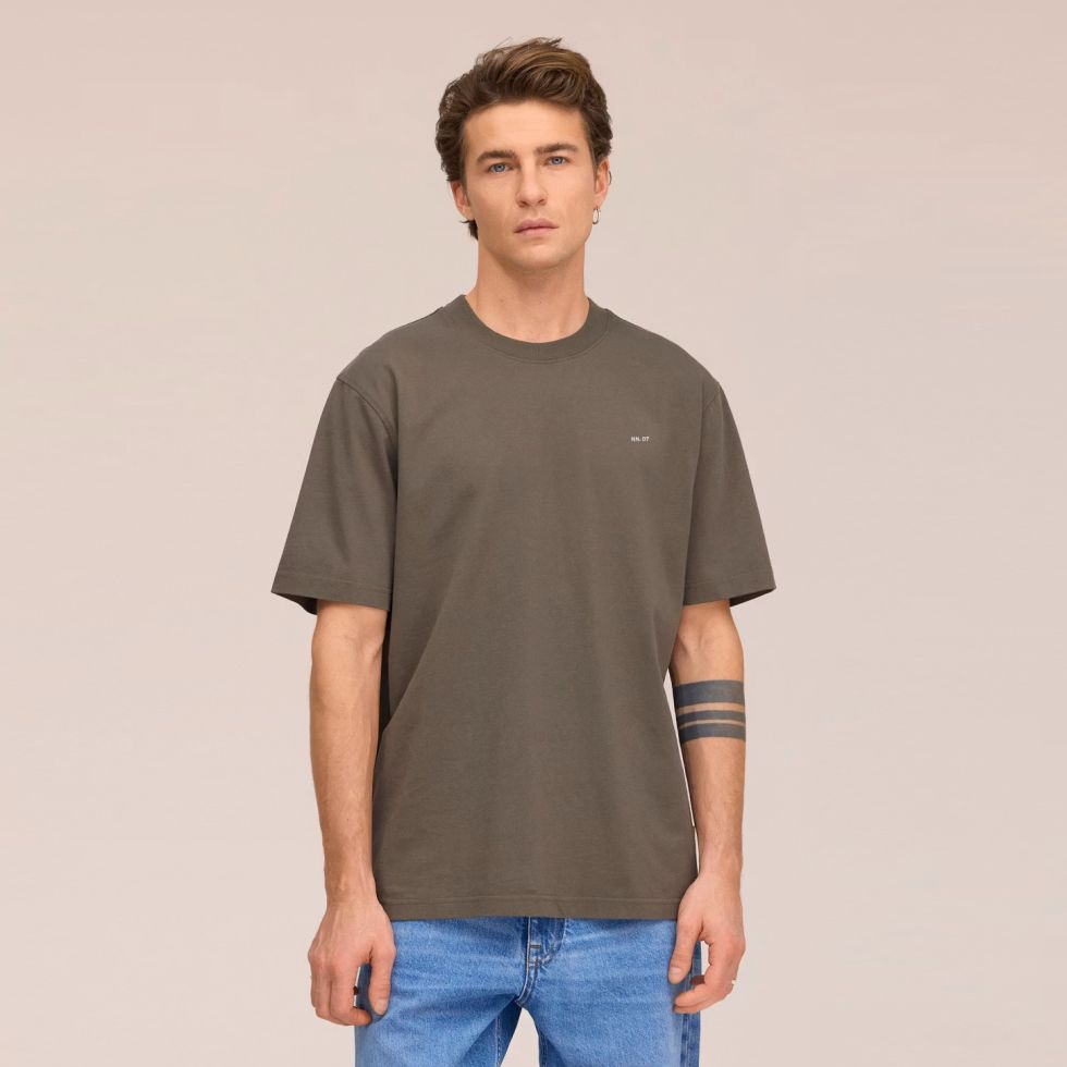 NN.07 Adam Emb T-shirt Donker Groen