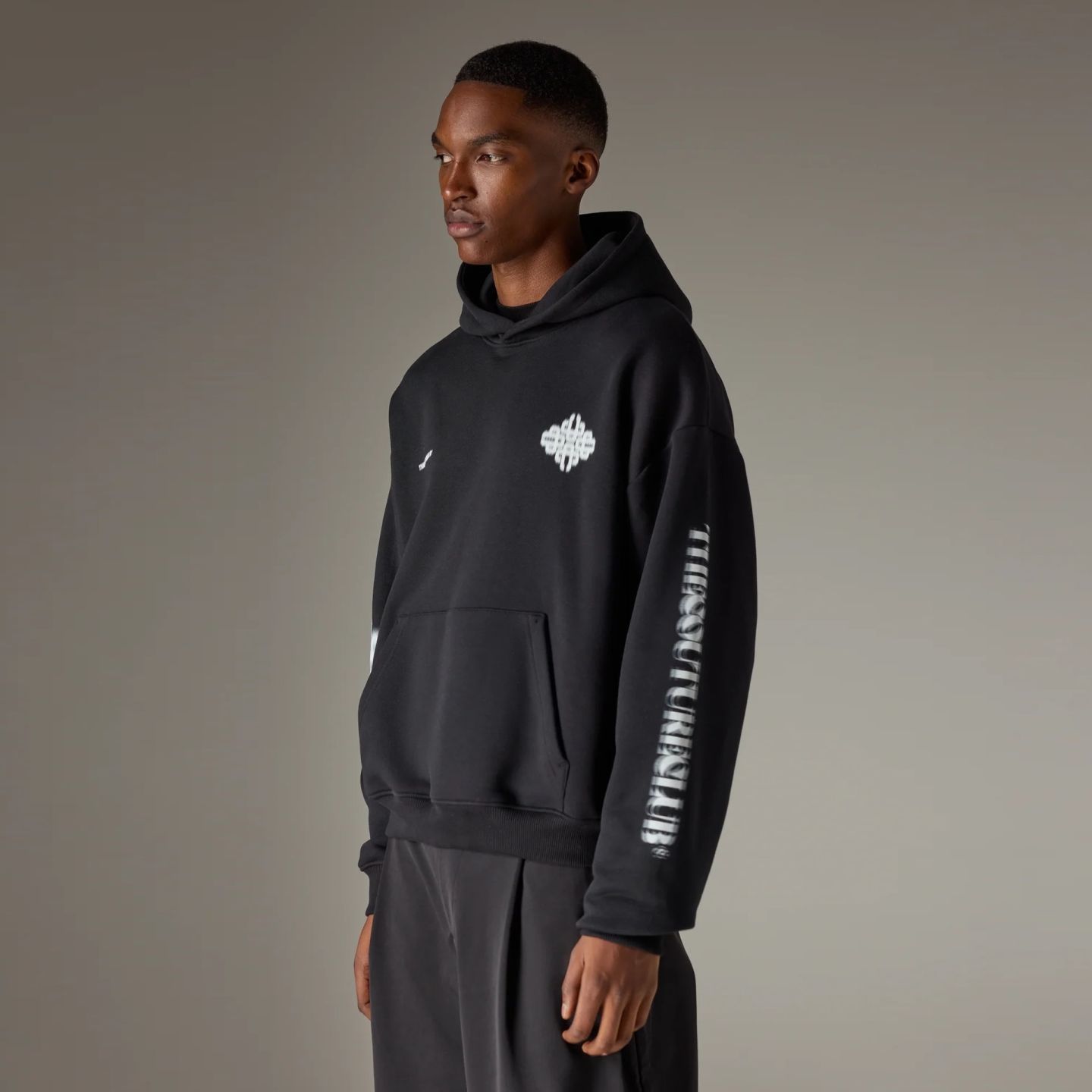 The Couture Club Motion Blurred Emblem Hoodie Zwart