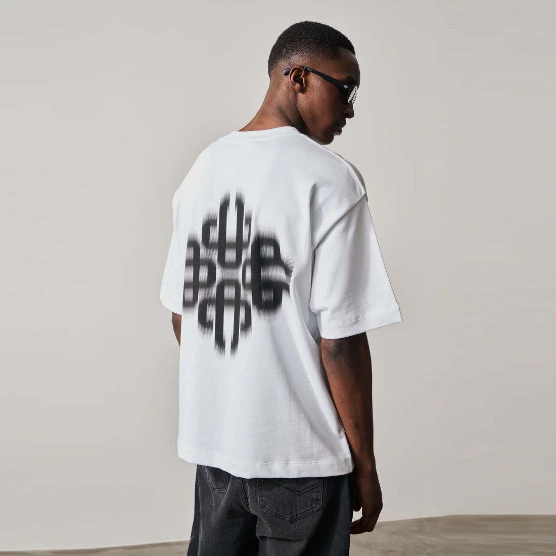 The Couture Club Motion Blurred Emblem T-shirt Wit/Zwart