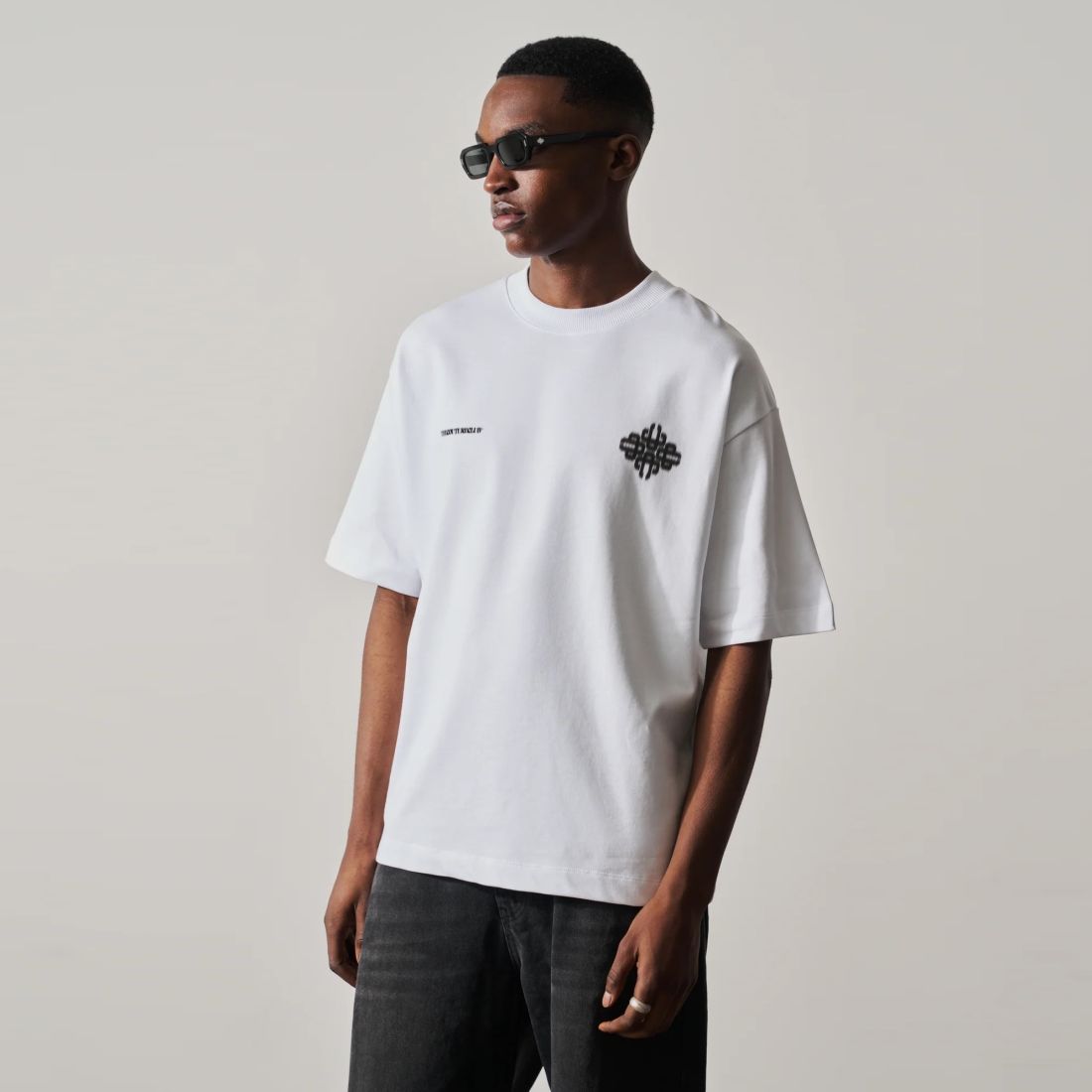 The Couture Club Motion Blurred Emblem T-shirt Wit/Zwart