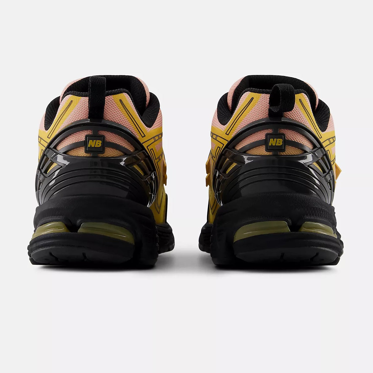 New Balance 1906E Sneaker Goud