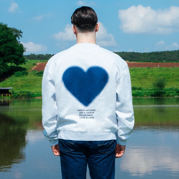 Arbor Antwerp Blue Faded Heart Sweater Grijs