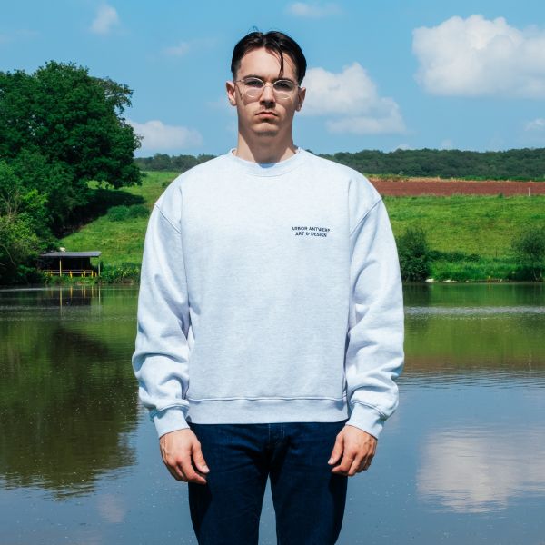 Arbor Antwerp Blue Faded Heart Sweater Grijs