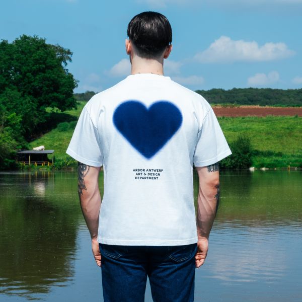 Arbor Antwerp Blue Faded Heart T-shirt Wit